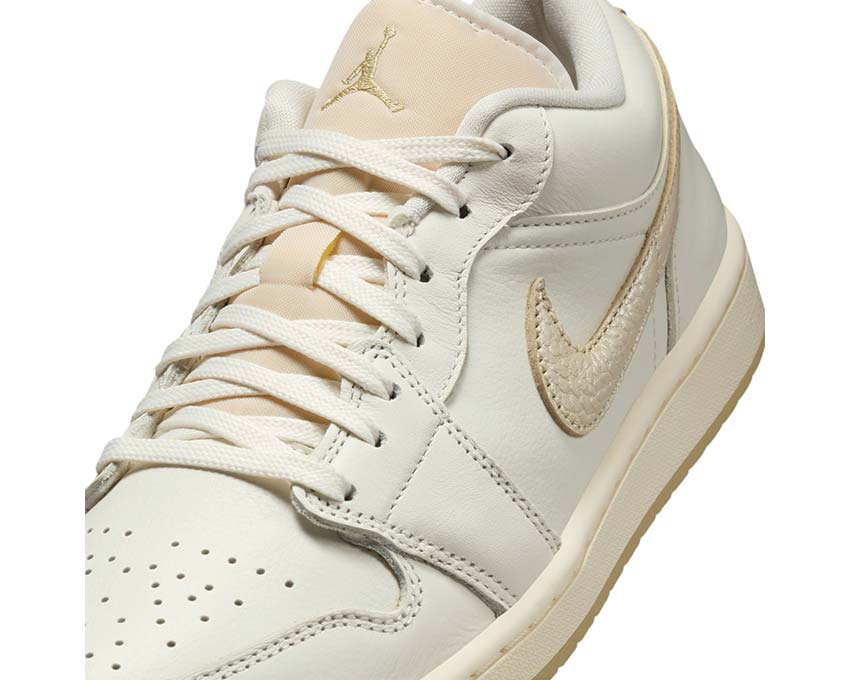Air Jordan 1 Low SE W "Team Gold"